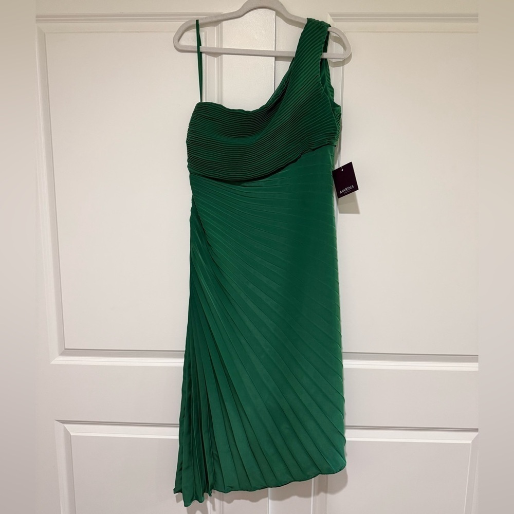 Emerald green Marina off the shoulder pleated dress NWT SZ M